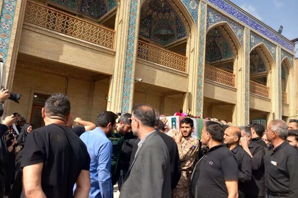 تشییع پیکر شهید دانش‌آموز در شاهچراغ(ع)