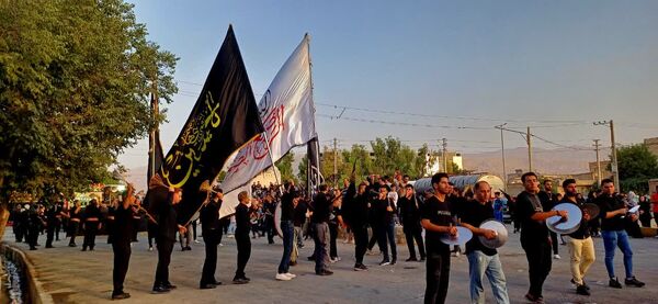  حضور پررنگ نوجوانان وجوانان در تاسوعای حسینی