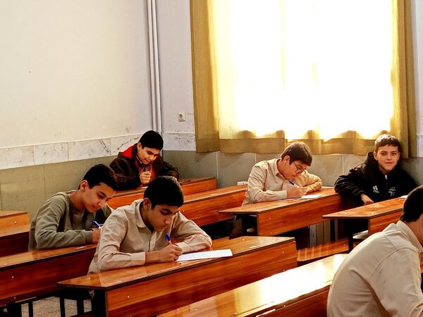 برگزاری امتحانات نوبت اول در دبیرستان میثاق کاشمر