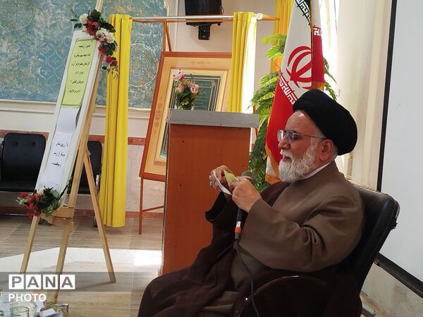 جلسه گفتمان دینی در دبیرستان نمونه وکیلی ۱۰