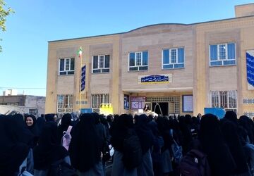 برگزاری مراسم گرامیداشت شهید سید حسن نصرالله در هنرستان پروین اعتصامی شهر داران 

