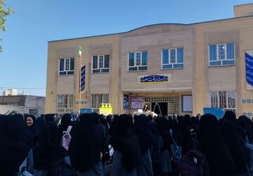 برگزاری مراسم گرامیداشت شهید سید حسن نصرالله در هنرستان پروین اعتصامی شهر داران 

