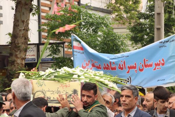 مراسم تشییع پیکر معلم شهید حجت‌الله یوسفیه با حضور باشکوه مردم شهرستان ورامین 