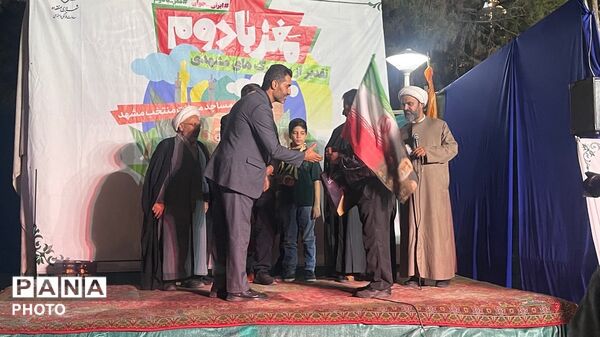 رویداد «مغز بادام» ؛ پیوند نسل ها و تجلیل از پدربزرگ‌های نمونه