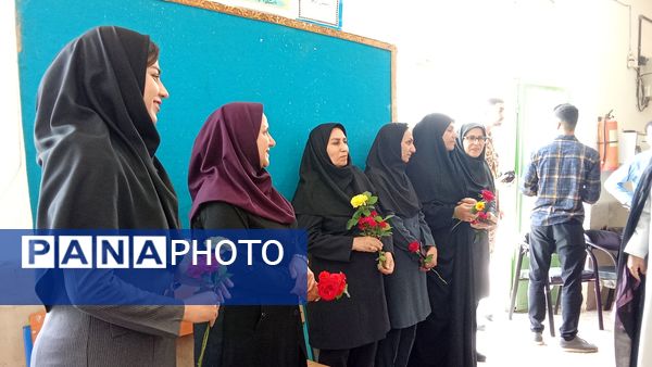 مراسم سپاس معلم در مدارس شهرستان دره شهر