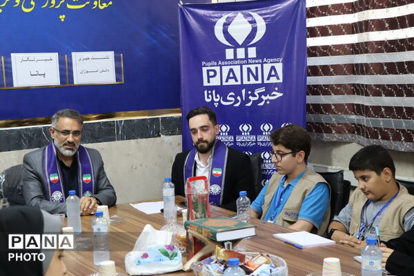 نشست معاون پرورشی و تربیت بدنی ناحیه 4 کرج با خبرنگاران دانش‌آموز پانا 