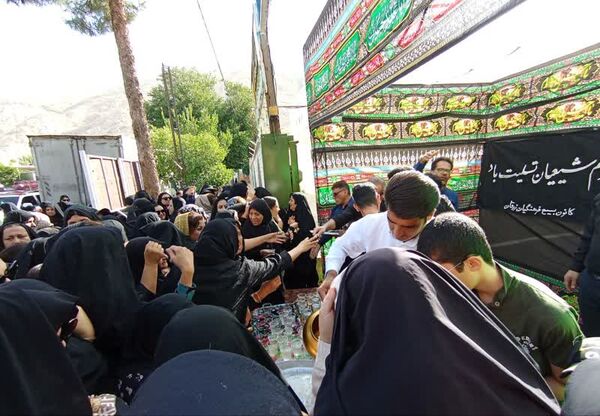 تجمع عاشقان حسینی در پیاده‌روی جاماندگان اربعین 