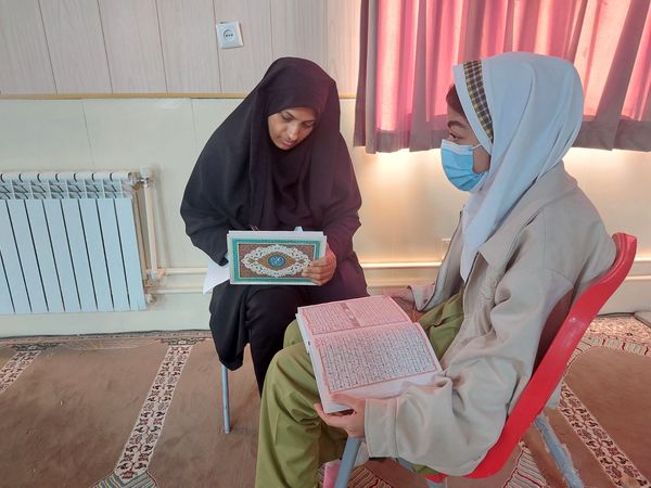 برگزاری مسابقات قرآن عترت و نماز در مدرسه شاهد حضرت معصومه (س)