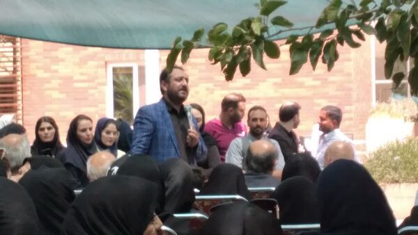 برپایی سفره‌ی احسان در محوطه بیمارستان فوق تخصصی آیت‌الله یثربی کاشان