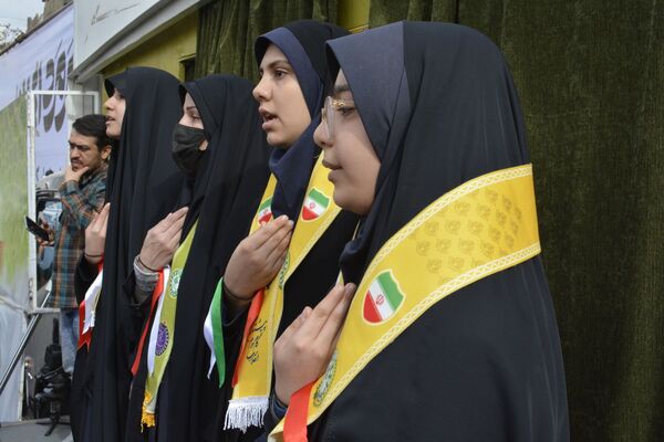 حماسه دانش‌آموزان اسلامشهر در ۲۲بهمن