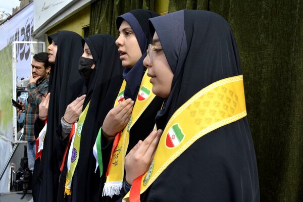 حماسه دانش‌آموزان اسلامشهر در ۲۲بهمن