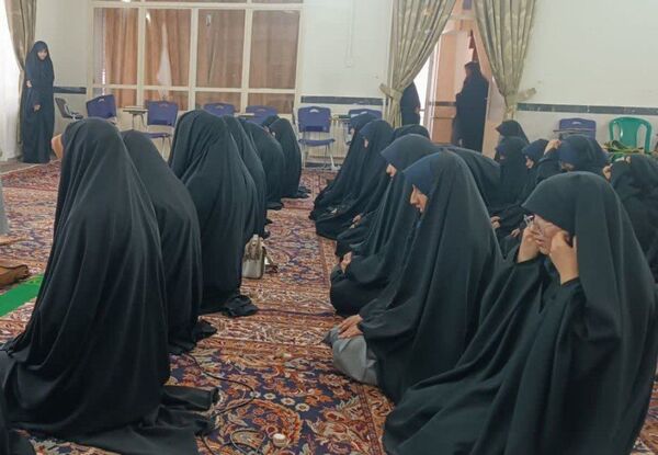 برپایی نماز جماعت در مکتب النرجس