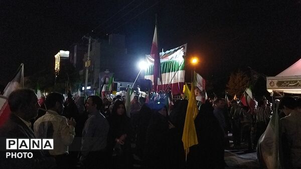 زمزمه های دعا در بلوار فضل نیشابور 