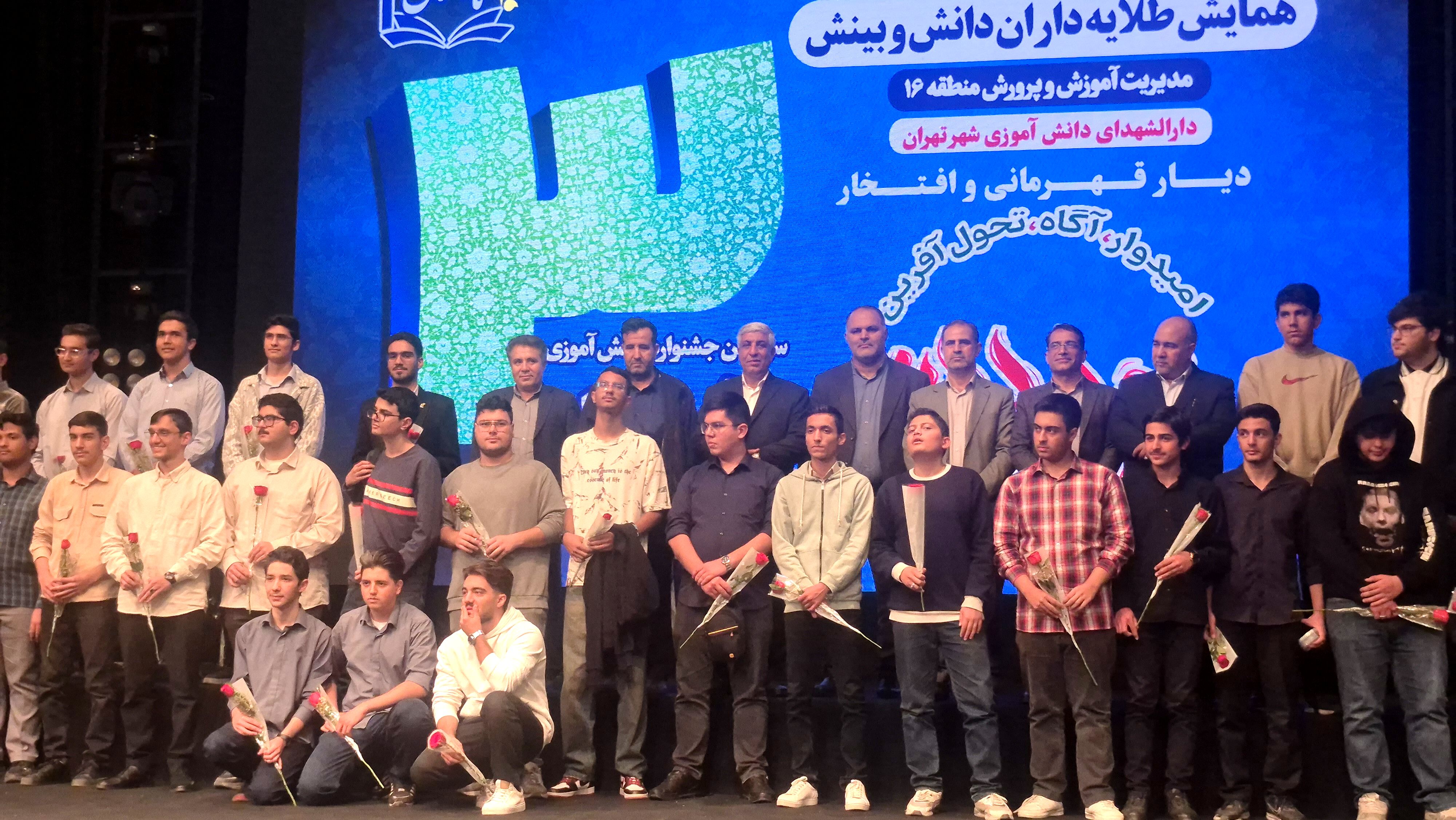 از کلاس تا سکو؛ روایت افتخارآفرینی دانش‌آموزان منطقه ۱۶ در «تا آسمان»