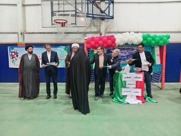 ضیافت افطاری و محفل دانش‌آموزی انس با قرآن کریم در سالن ورزشی عفاف شهر جعفریه قم