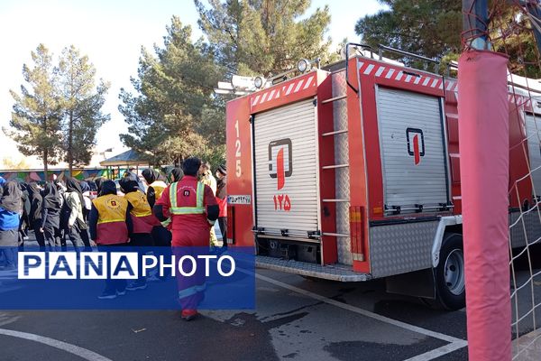  مانور زلزله در مدرسه فرزانگان ورامین
