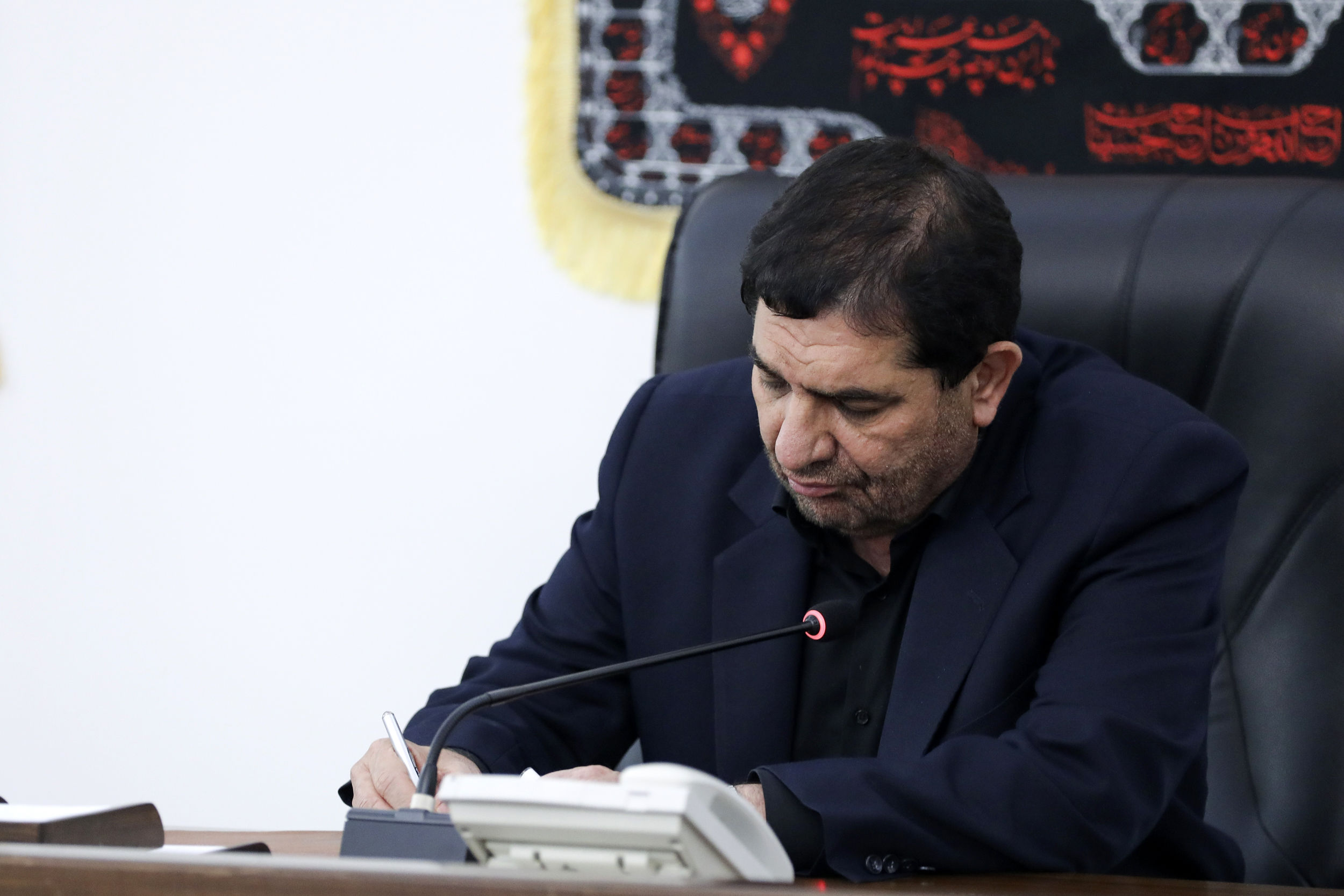 مخبر به عارف تبریک گفت