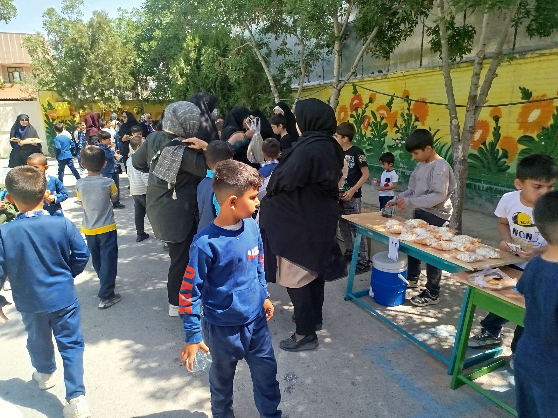 برگزاری بازارچه درون مدرسه‌ای در دبستان مبین شیروان