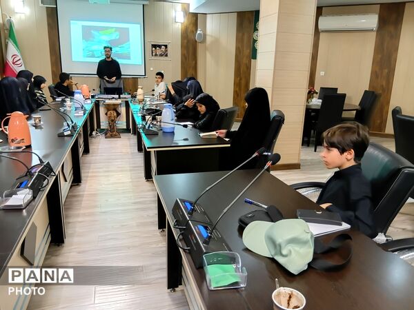 جلسه توجیهی و آموزشی دانش‌آموزان خبرنگار پانا اعزامی  استان البرز به مراسم وداع و تشییع قائد امت 