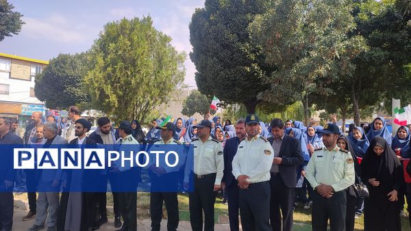 تجمع دانش‌آموزان کمیجانی‌ در محکومیت جنایات رژیم‌جعلی‌اسرائیل