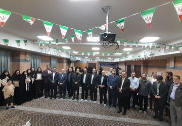 تجلیل از معلمان دبستان شهید‌ مهدی‌ هندویان‌ ناحیه یک