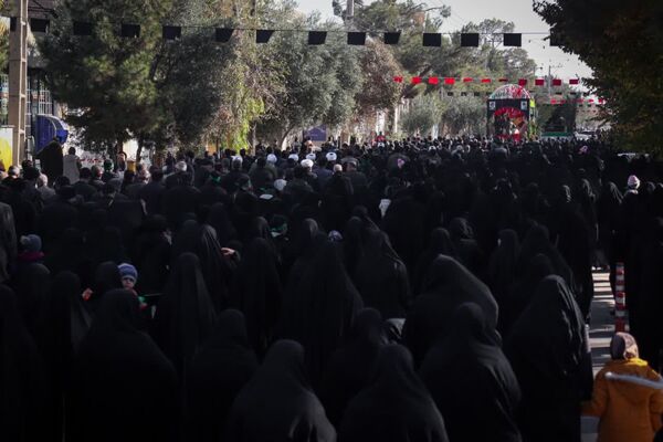 تشییع پیکر مطهر شهید گمنام ۱۷ ساله در اردکان 