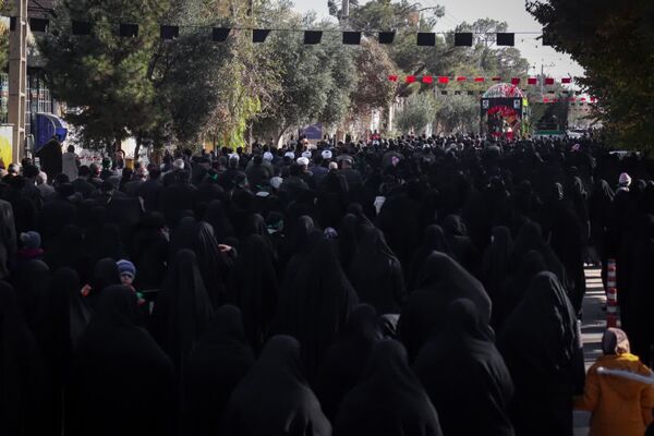 تشییع پیکر مطهر شهید گمنام ۱۷ ساله در اردکان 