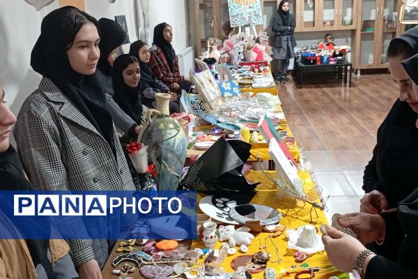 بازارچه خلاقیت؛ جشن خوداتکایی دختران خدیجه‌الکبری در قالب دست‌سازه‌ها و طعم‌ها