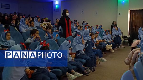 جشن یلدای مدرسه غیر دولتی مهر و ماه آشخانه 