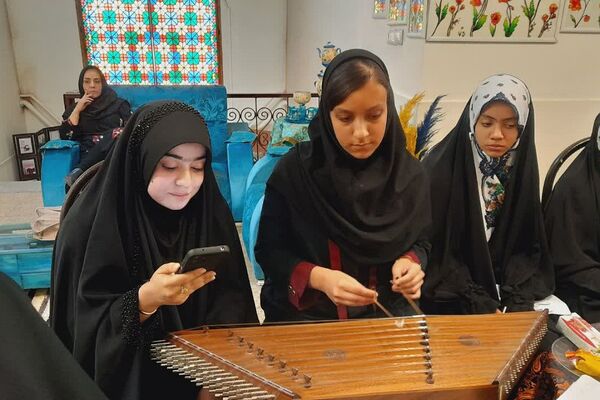 برپایی نشست ادبی به مناسبت بزرگداشت روز معلم و سعدی شیرازی