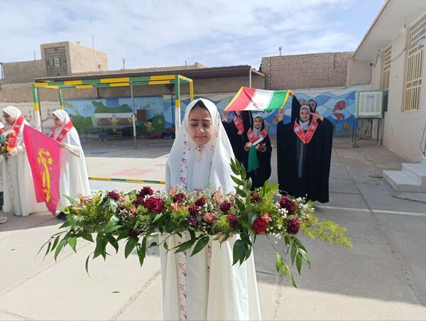 یاوران انقلاب در دبستان خدیجه کبری ابرکوه