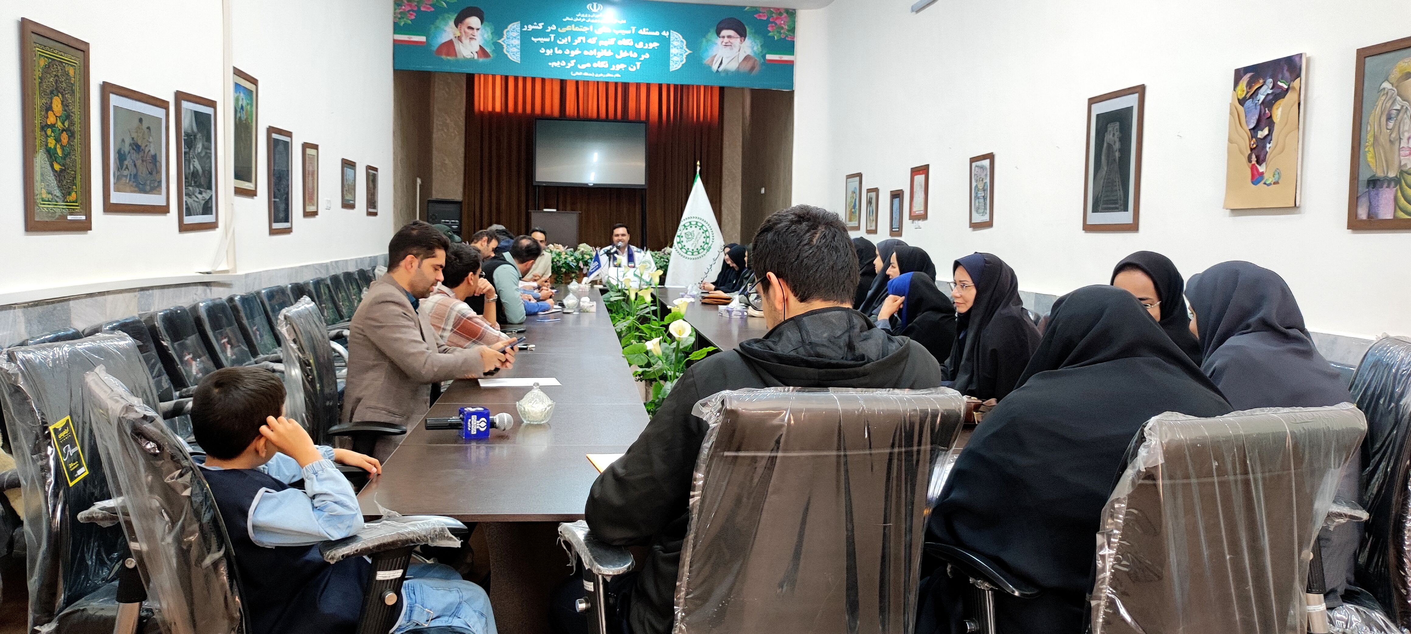 جلسه تقدیر از عوامل اجرایی همایش بزرگ یاوران مقاومت در کانون باهنر بجنورد