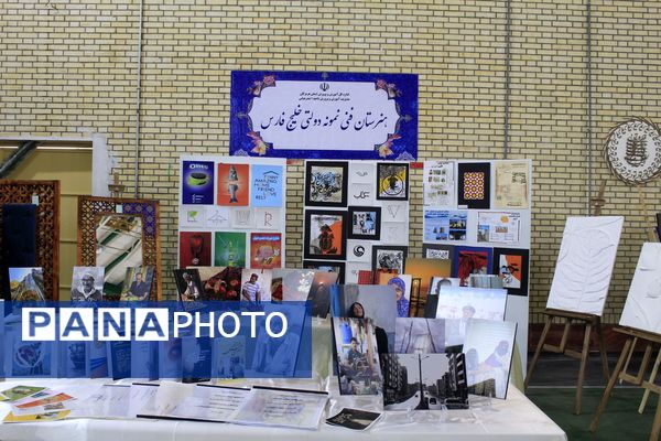 نمایشگاه دست‌سازه‌های هنرجویان هنرستان و کاردانش