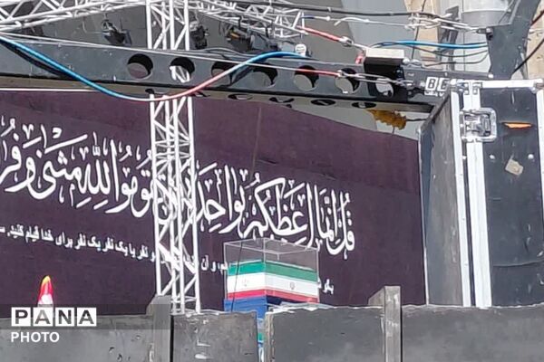 وداعی در قلب مصلی امام خمینی(ره)