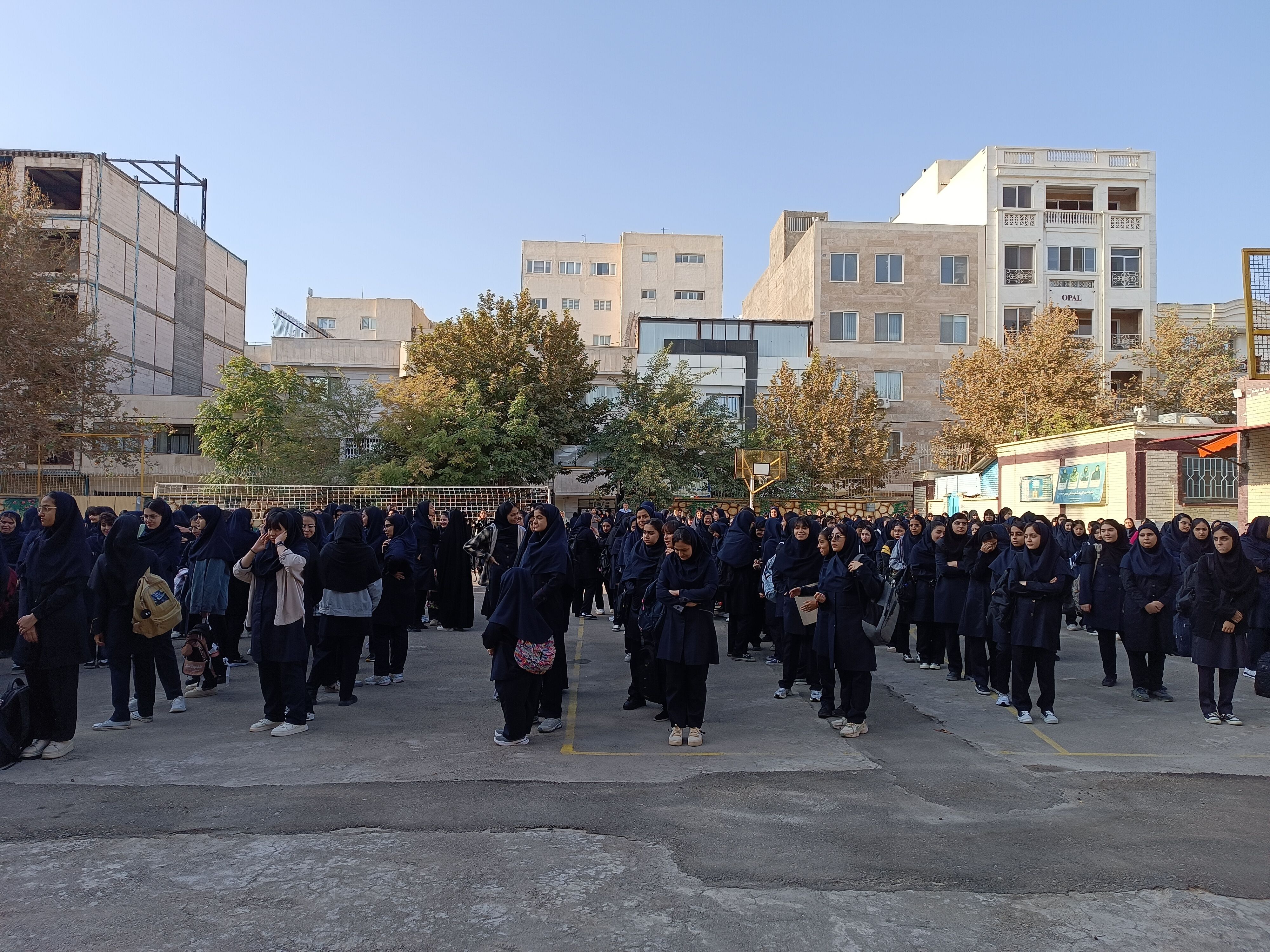 طلوع مهر در هنرستان نیک اندیشان