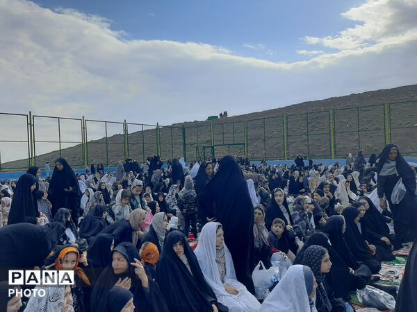 نماز عید سعید فطر در زمین چمن ارزنه