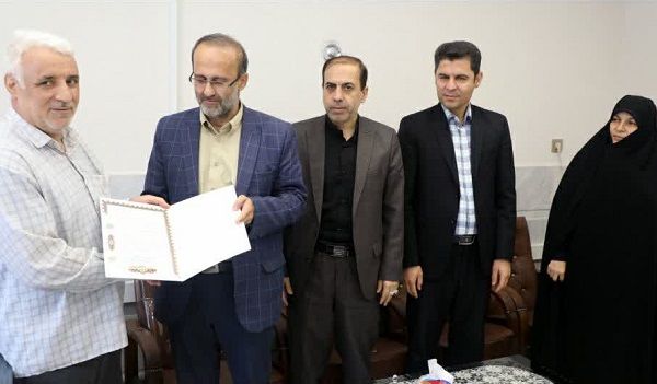 دیدار مدیرکل آموزش و پرورش قم با آزاده دوران دفاع مقدس