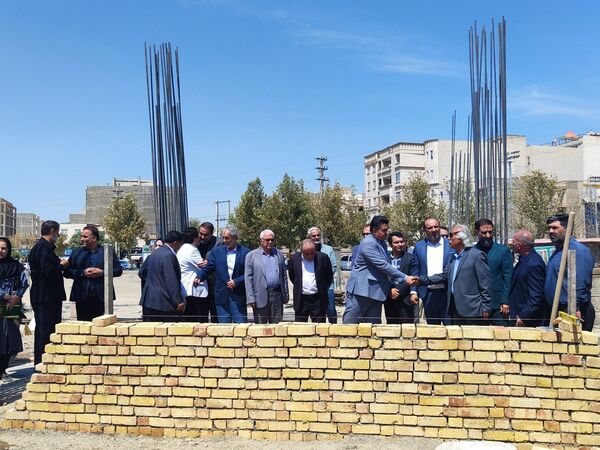 خشت‌گذاری همزمان ۳ باب مدرسه خیری مشارکتی 12 کلاسه در فردیس