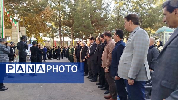 غبارروبی و عطرافشانی گلزار مطهر شهدا در نیشابور 