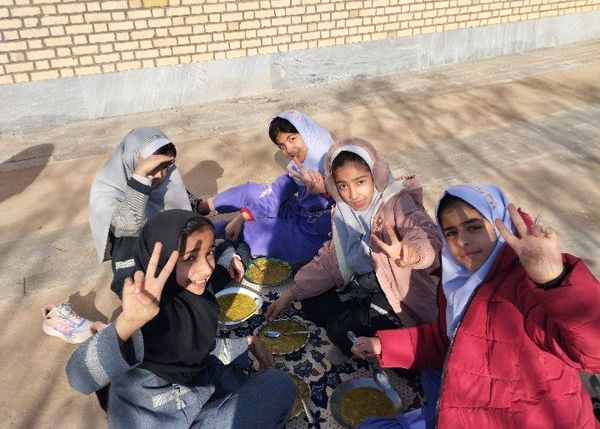 آش نذری‌‌ به‌ مناسبت‌ شهادت‌ امام‌ هادی (ع) در مدرسه تکتم خلیل آباد