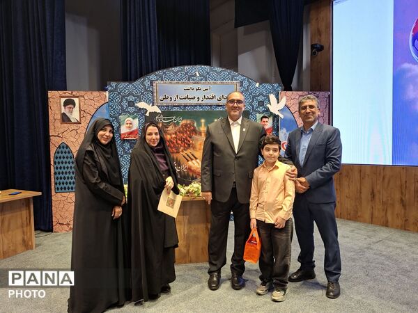 درخشش دانش‌آموزان منطقه ۳ در اختتامیه استانی جشنواره فرهنگی و هنری «امید فردا»