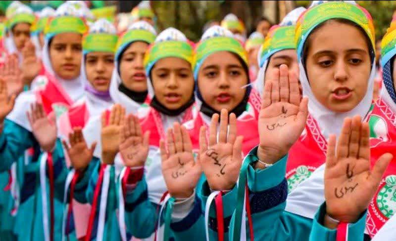 اجرای ۱۱۰ سرود نیمه شعبان توسط ۵۰ گروه دانش‌آموزی در محله‌های قم 

