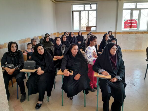 برگزاری جلسه آیین‌نامه انجمن اولیا و مربیان در دبیرستان خدیجه کبری منطقه زاغه