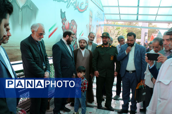 عطرافشانی مزار شهدای فرهنگی استان قم