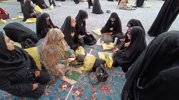 حضور دانش آموزان دبیرستان سردار شهید قاسم سلیمانی ناحیه ۴ کرج در نماز جمعه