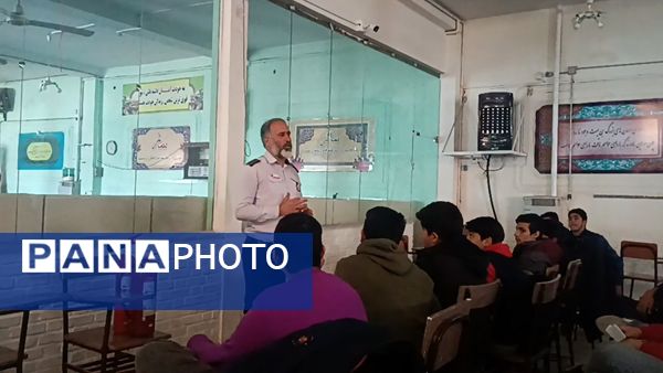 برگزاری کلاس پدافند غیر عامل ویژه پایه‌های دهم دبیرستان شاهد ابوذر غفاری نیشابور