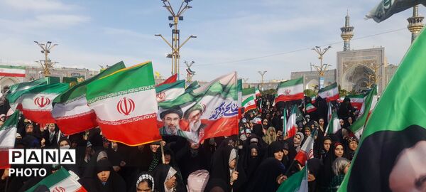 اجتماع بزرگ مشت‌های گره کرده در مشهد
