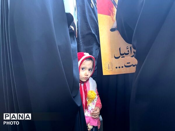 حضور موج چشم گیر مردمی در تشییع پیکر شهید بیت رهبری