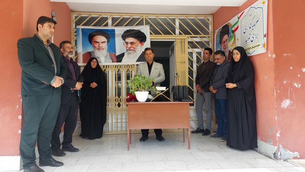 نواخته شدن زنگ سپاس معلم در دبیرستان زینبیه بلده