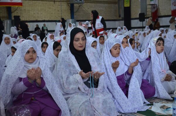 جشن تکلیف دانش‌آموزن دختر در گچساران